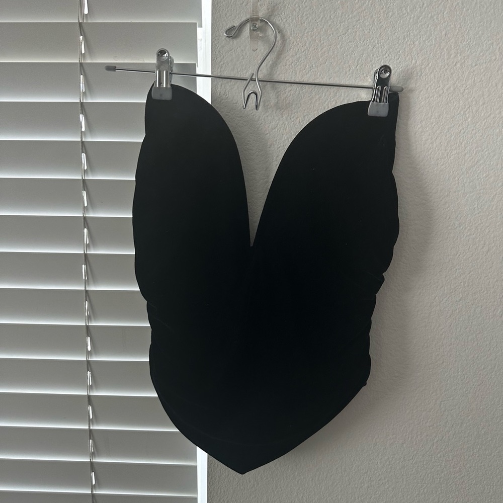 VELVET STRAPLESS TOP